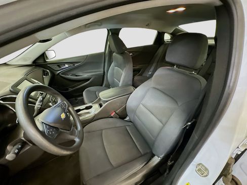 Used 2017 Chevrolet Malibu LT image 13