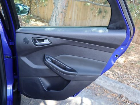 Used 2014 Ford Focus Titanium FWD image 25