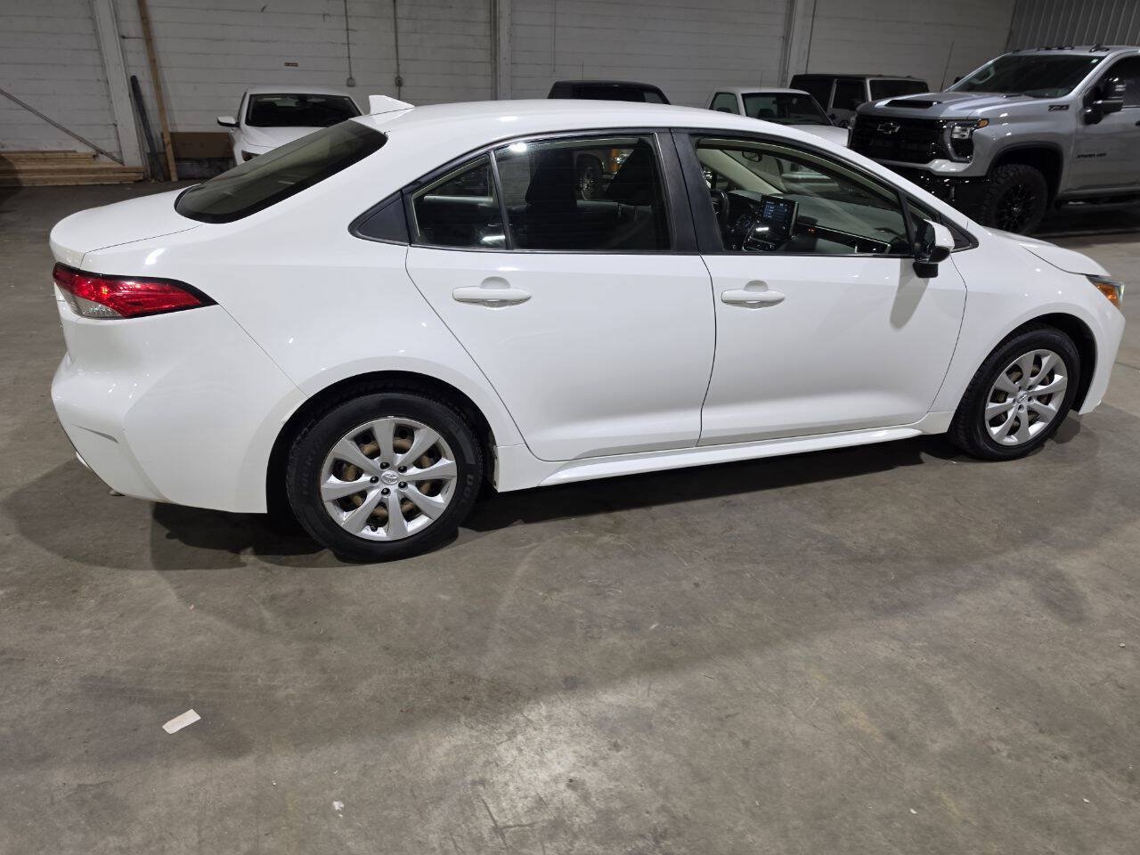 Used 2020 Toyota Corolla LE FWD image 13