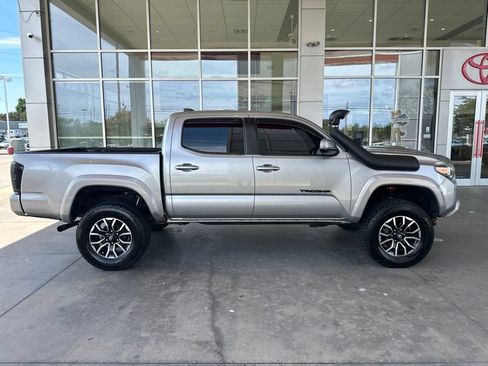 Used 2020 Toyota Tacoma TRD Sport AWD/4WD image 8