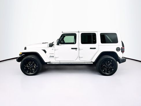 Used 2024 Jeep Wrangler Unlimited Sahara AWD/4WD image 4