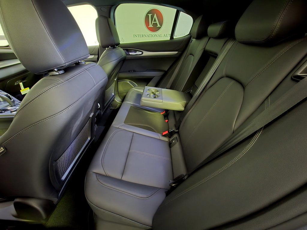 New 2025 Alfa Romeo Stelvio Sprint AWD/4WD image 11