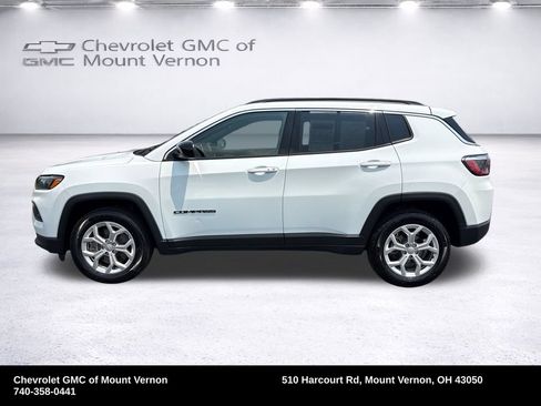 Used 2024 Jeep Compass Latitude AWD/4WD image 2