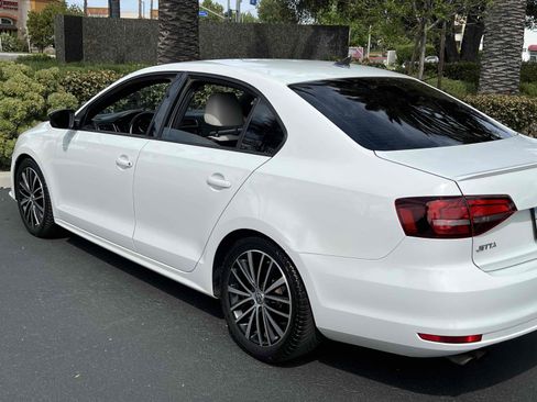 Used 2016 Volkswagen Jetta Sport w/ Lighting Package image 28