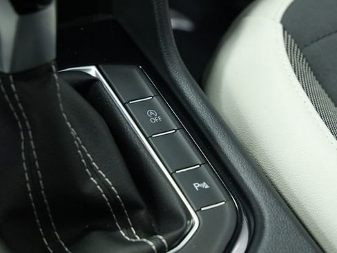 New 2025 Volkswagen Taos SE w/ Panoramic Sunroof Package image 25