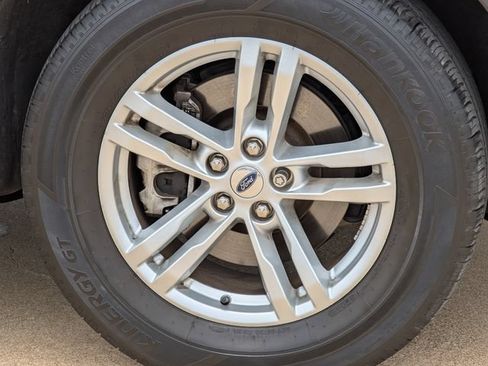 Used 2022 Ford Explorer XLT RWD image 9