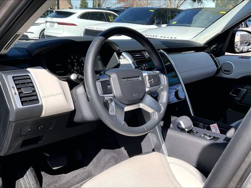 Used 2025 Land Rover Discovery S AWD/4WD image 15