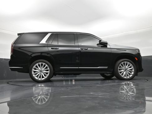 Used 2024 Cadillac Escalade Luxury RWD image 25