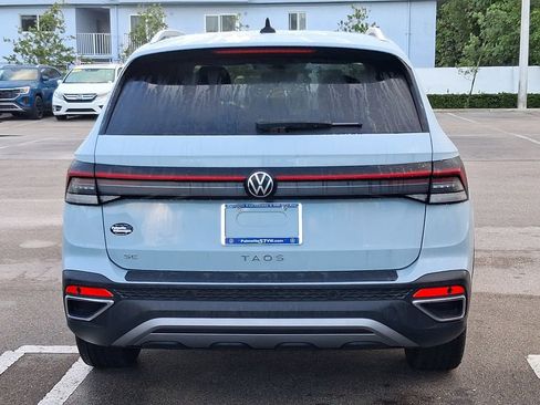 New 2026 Volkswagen Taos SE image 4