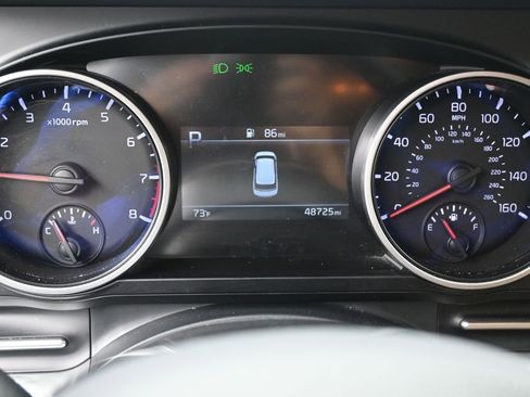 Used 2023 Kia Carnival LX w/ Paint Protection Package FWD image 12