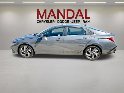 Used 2025 Hyundai Elantra SEL FWD image 8