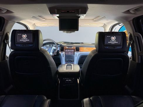 Used 2014 Cadillac Escalade Platinum RWD image 24