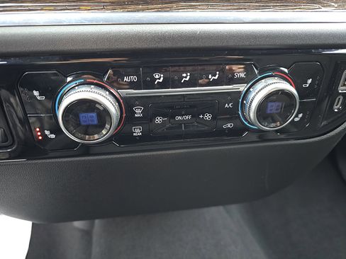 Used 2024 GMC Sierra 2500 SLE w/ SLE Value Package; image 20