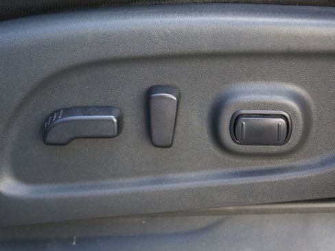 Used 2018 Nissan Titan SV w/ SV Convenience Package image 31