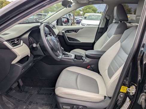 Used 2020 Toyota RAV4 XLE Premium w/ All Weather Liner Package FWD image 17