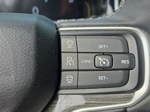 Used 2022 Jeep Wagoneer Series III w/ Premium Group I AWD/4WD image 23