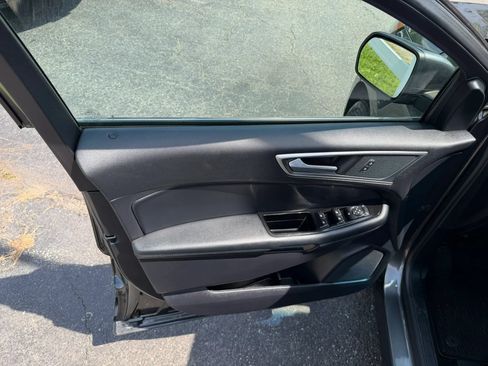 Used 2019 Ford Edge SEL w/ Equipment Group 201A AWD/4WD image 35
