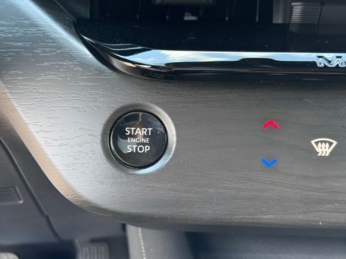Used 2025 Nissan Murano SV FWD image 17
