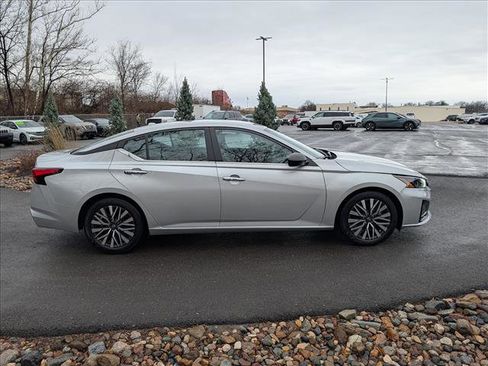 Used 2024 Nissan Altima 2.5 SV image 6