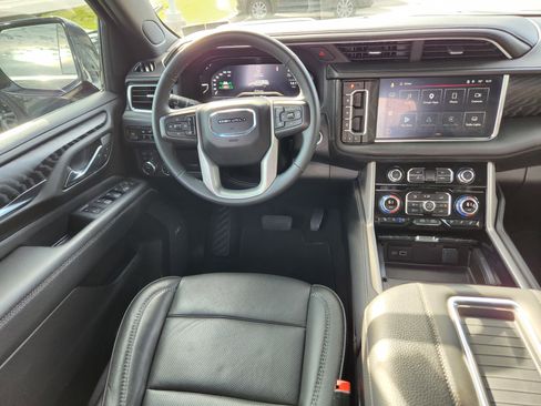 Used 2023 GMC Yukon Denali image 12