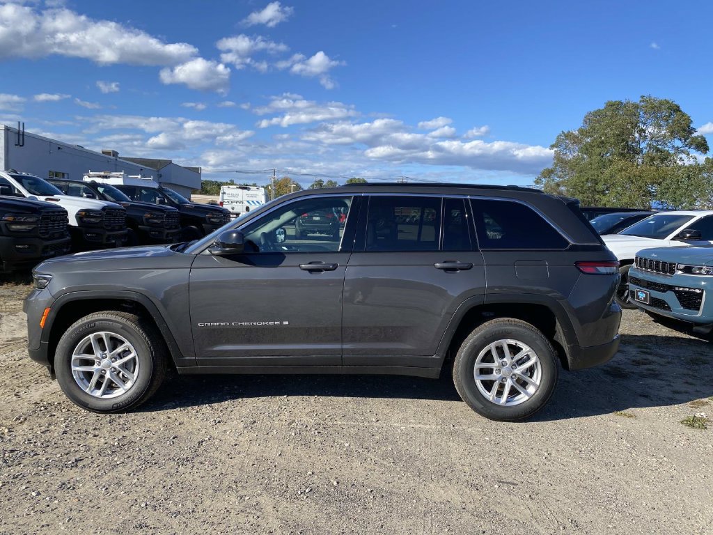 New 2026 Jeep Grand Cherokee Laredo X AWD/4WD image 2
