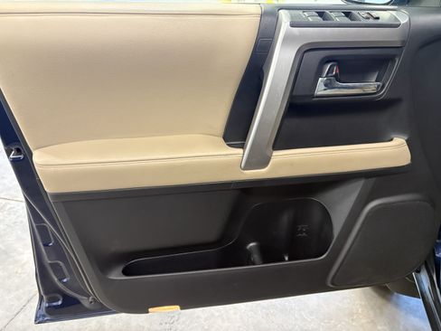 Certified 2020 Toyota 4Runner SR5 AWD/4WD image 7