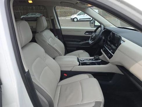 Certified 2024 Nissan Pathfinder SL w/ SL Premium Package image 7