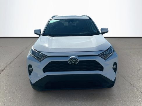 Used 2019 Toyota RAV4 XLE FWD image 2