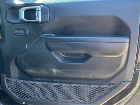 Certified 2022 Jeep Gladiator Willys image 35