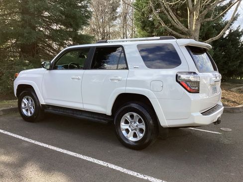 Used 2019 Toyota 4Runner SR5 image 10