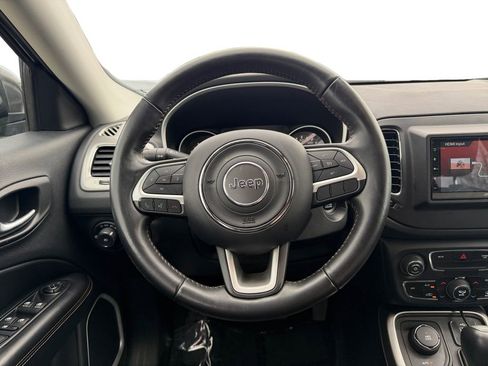 Used 2019 Jeep Compass Latitude image 12