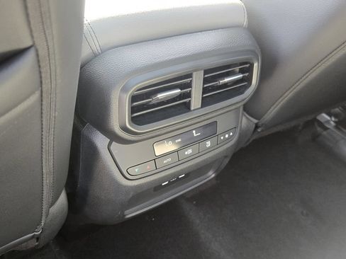 Used 2024 Honda Pilot Touring image 13