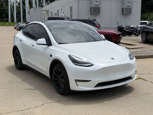 Used 2024 Tesla Model Y Long Range AWD/4WD image 4