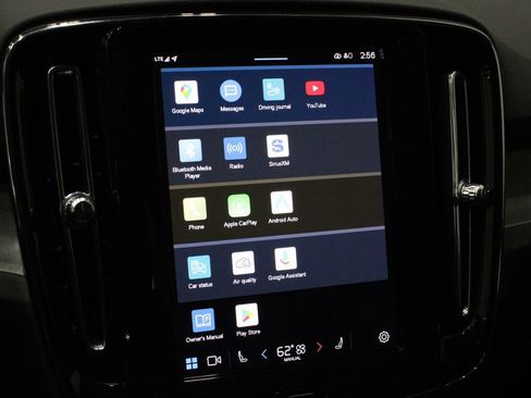 Used 2025 Volvo XC40 B5 Plus image 39