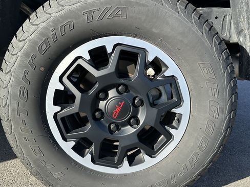 Used 2024 Toyota Tacoma TRD Off-Road image 13