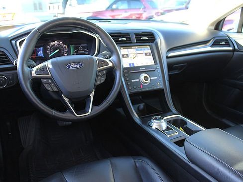 Used 2019 Ford Fusion Titanium image 4