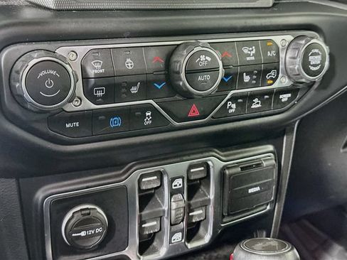 Used 2021 Jeep Wrangler Unlimited Sahara w/ Cold Weather Group AWD/4WD image 18