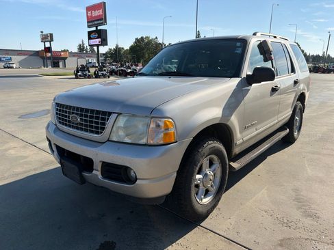 Used 2004 Ford Explorer XLT AWD/4WD image 4
