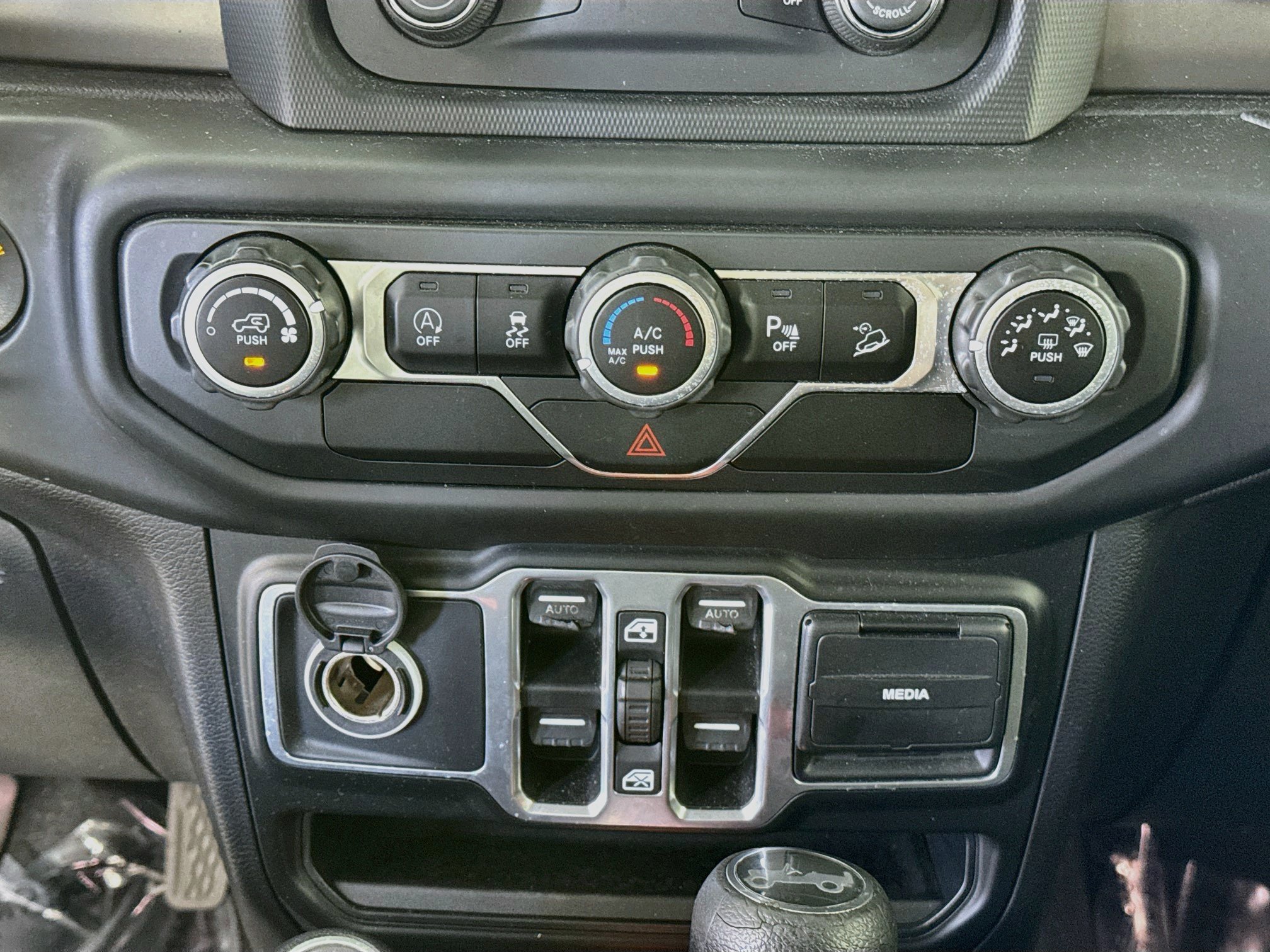 Used 2018 Jeep Wrangler Unlimited Sport S AWD/4WD image 15