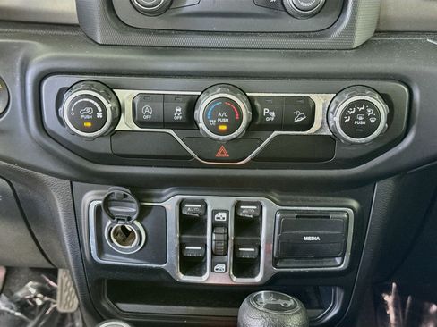 Used 2018 Jeep Wrangler Unlimited Sport S AWD/4WD image 15