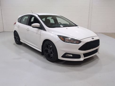 Used 2018 Ford Focus ST FWD image 2