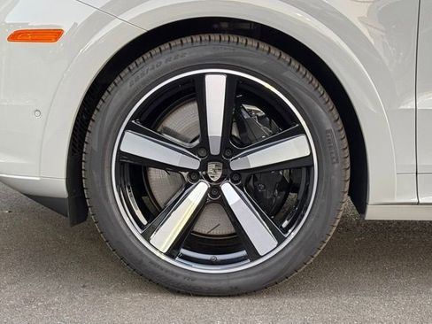 New 2025 Porsche Cayenne Turbo AWD/4WD image 11