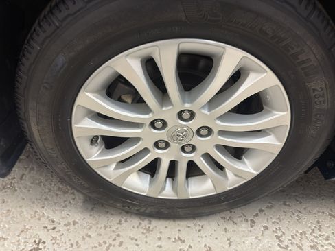 Used 2012 Toyota Sienna XLE w/ Entertainment Pkg FWD image 34