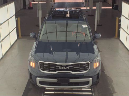 Used 2025 Kia Telluride S image 8