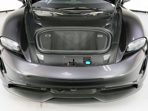 Used 2022 Porsche Taycan image 8