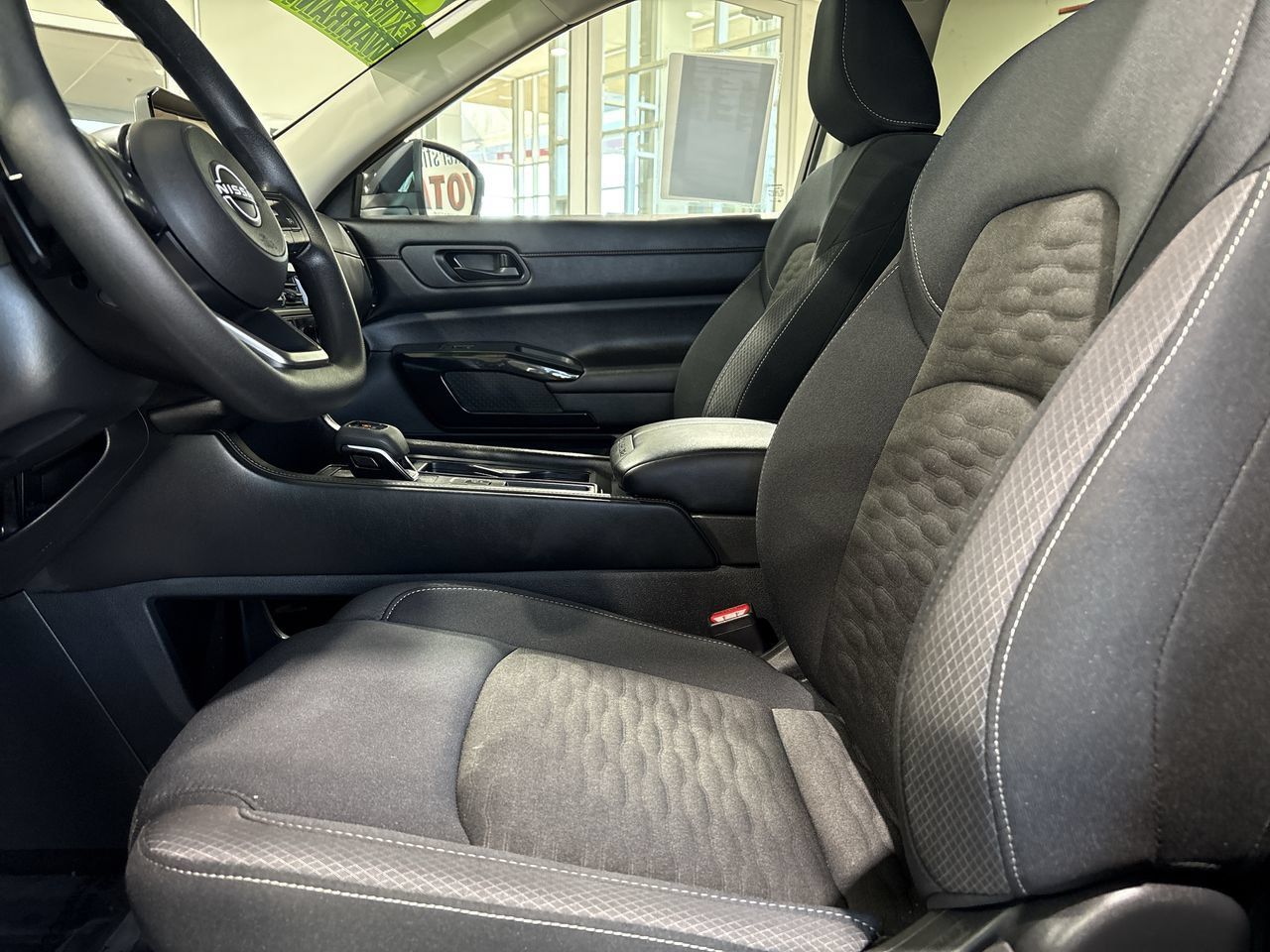 Used 2025 Nissan Pathfinder S FWD image 11