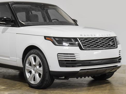 Used 2020 Land Rover Range Rover HSE image 9