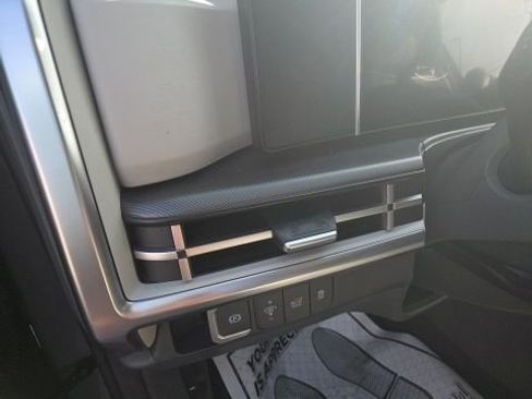 Used 2025 Hyundai Santa Fe SEL FWD image 11