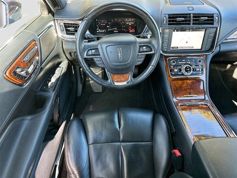 Used 2017 Lincoln Continental Reserve image 23