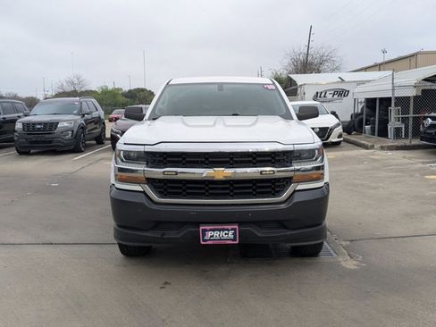 Used 2018 Chevrolet Silverado 1500 W/T w/ Trailering Package image 2